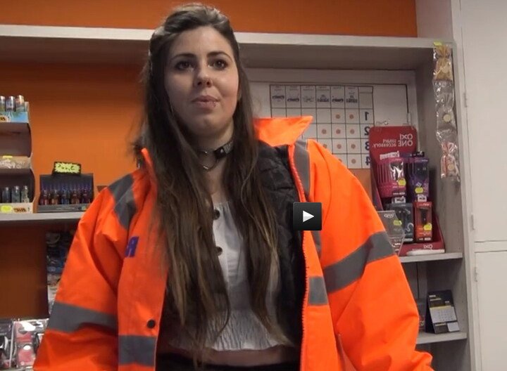 Aude 25 Employee Of A Gas Station In Aubagne [2020 | HD] - JacquieEtMichelTV, Indecentes-Voisines