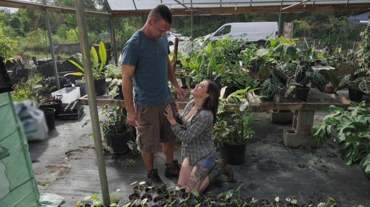 Katie Kingerie - Getting Banged In The Greenhouse [2022 | FullHD]