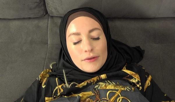 Lauren Black - Lazy babe in hijab gets hardcore penetration - E223 [2022 | UltraHD/2K]