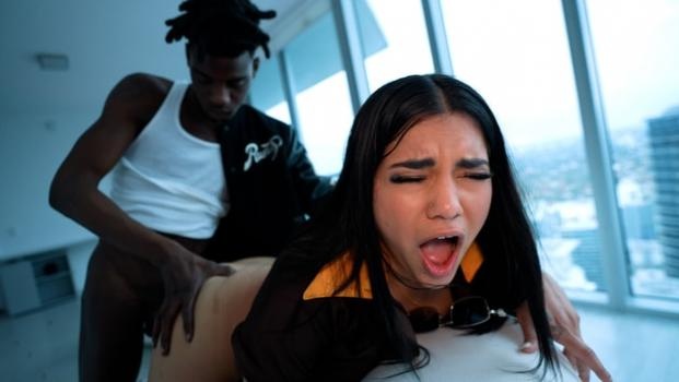 Julz Gotti - Monster 12 Inch BBC Delivery To Her Throat, Pussy [2023 | FullHD]