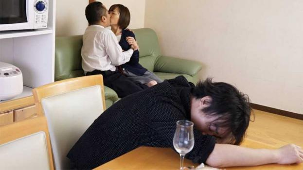 Megu Memezawa - Cheating Wife Megu Memezawa Gets Fucked By An Old Friend [2024 | FullHD]